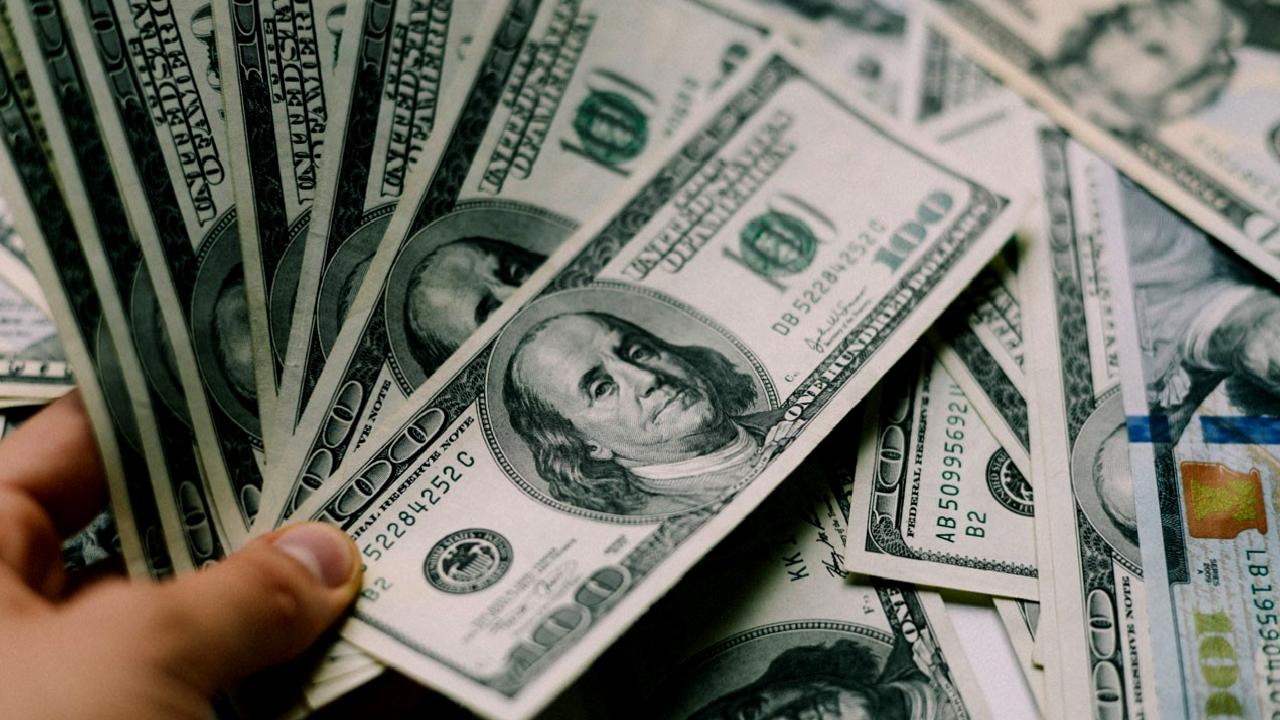 Altın ve döviz kurlarındaki güncel hareketler ve ekonomik etkilerini keşfedin.