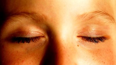 Avustralya'dan yenilikçi göz teması iletişim yöntemi ile iletişim becerilerinizi geliştirin.