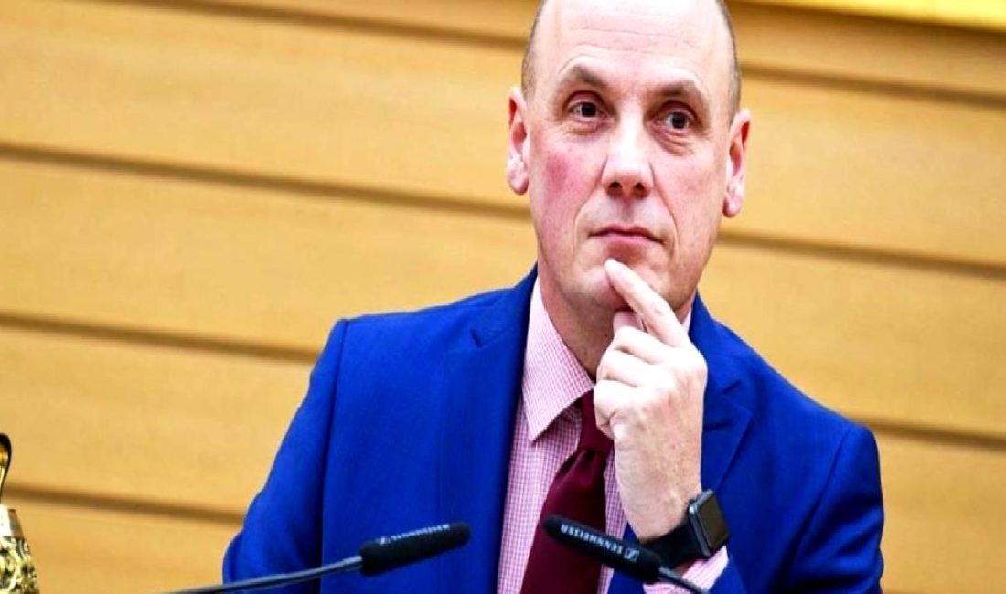 Baden-Württemberg'te skandal oy pusulası iddiaları sonrası SPD'li yetkili istifa etti.