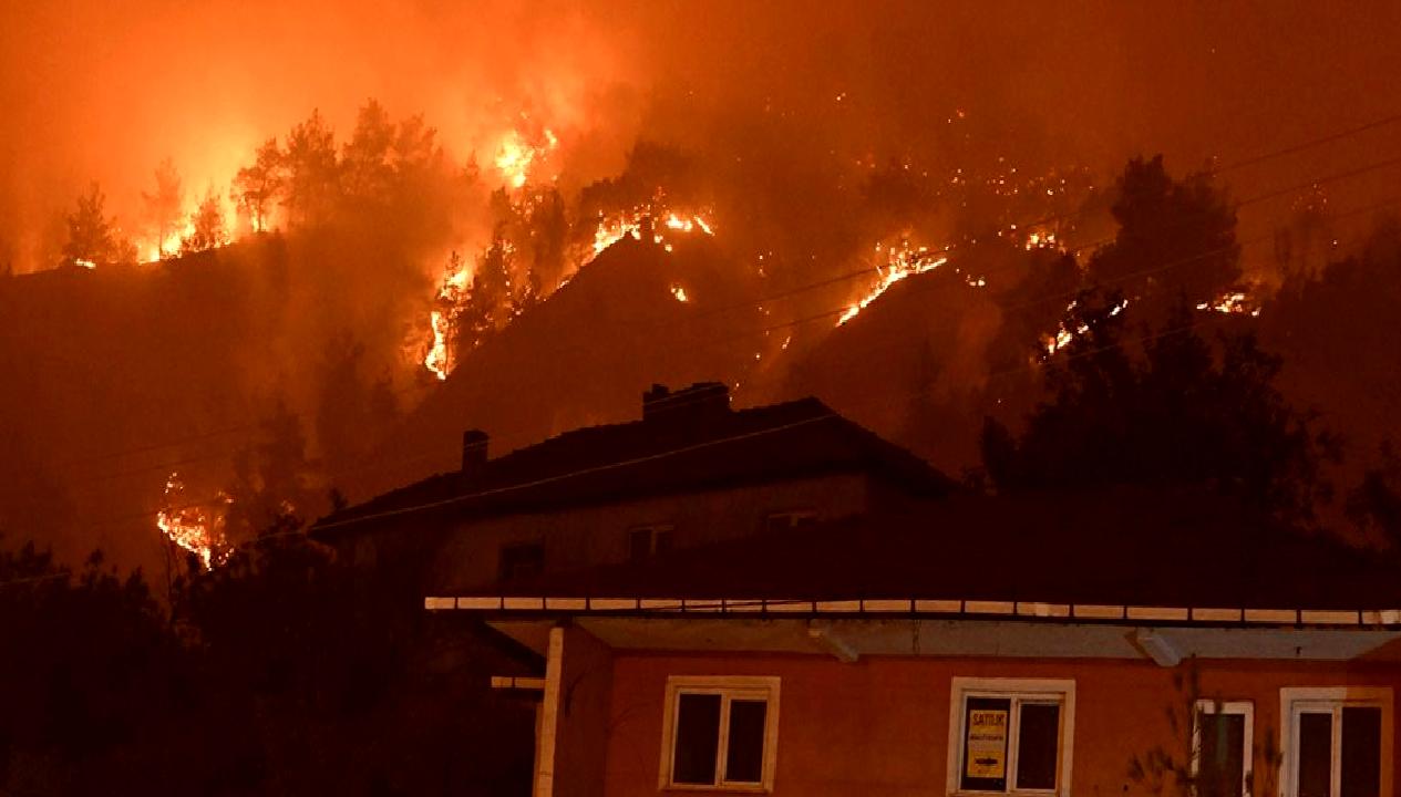 Bakan Bak, yangın mağdurlarına destek için yurtları açıldığını duyurdu. Detaylar