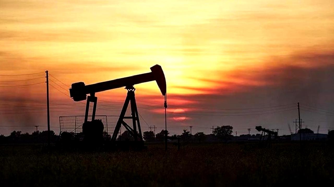 Baker Hughes petrol sondaj kuleleri verileri ve küresel petrol fiyatları