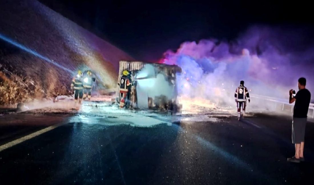 Balıkesir'de devrilen kamyonda patlama yaşandı, alevler ormana sıçradı. Olayın detayları