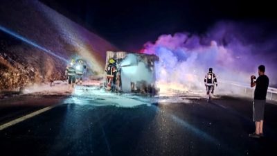 Balıkesir'de devrilen kamyonda patlama yaşandı, alevler ormana sıçradı. Olayın detayları