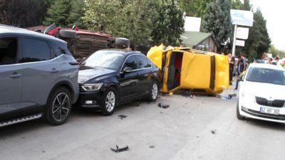 Beyşehir'de trafik kazasında araçlar devrildi ve yaralanmalar meydana geldi. Olayın