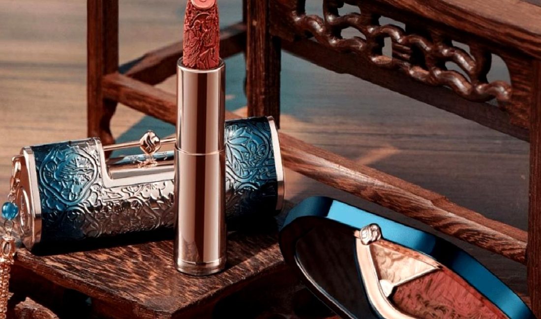 Çin’de makyaj ve cilt sorunlarıyla mücadele eden genç kadının ilham