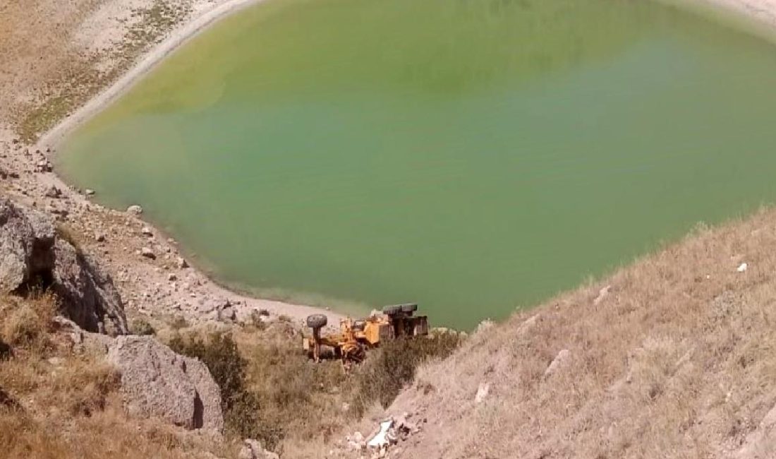 El freni çekilmeyen greyder, otomobili uçuruma sürükledi: 1 ölü, 1 yaralı El freni çekilmeyen greyder kazası: Otomobil uçuruma sürüklendi, 1 ölü