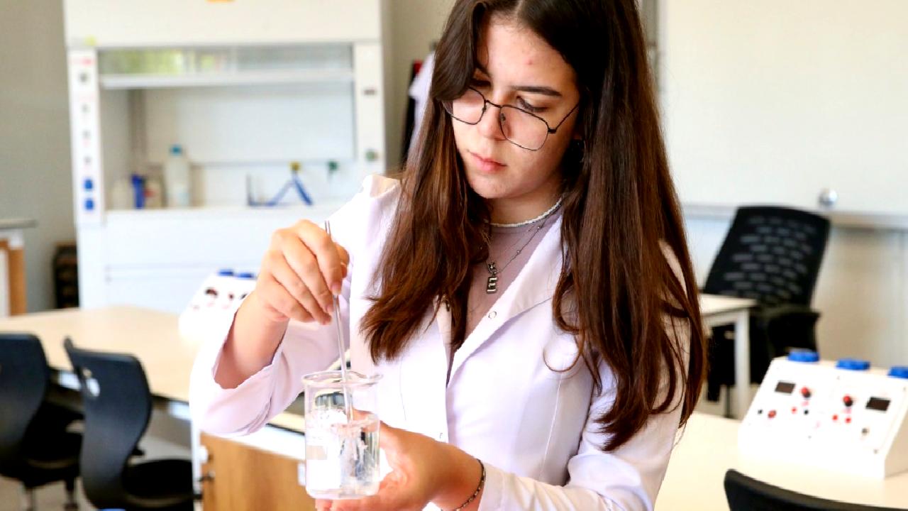 Elif Berra Demir'in Arktik bilim serüvenini keşfedin: Buzullar, iklim değişikliği