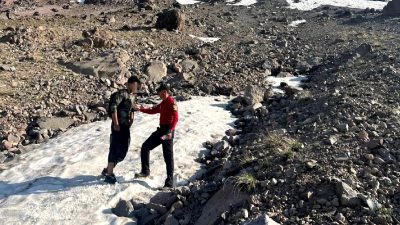 Erciyes Dağı'nda zirve tırmanışında mahsur kalan genç, başarılı bir kurtarma