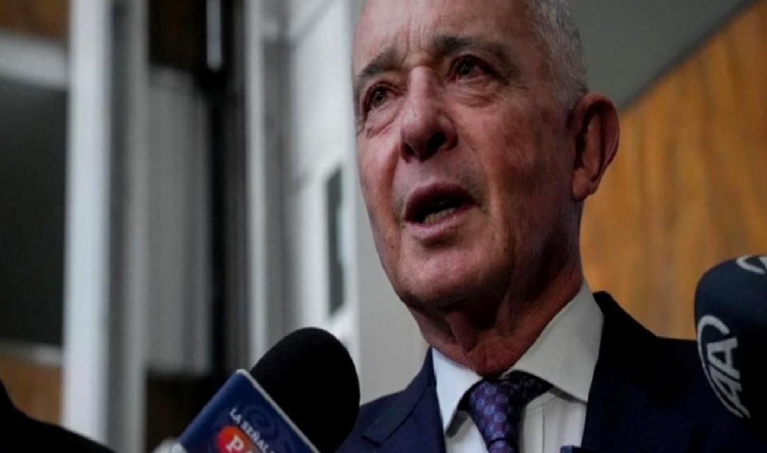 Eski Kolombiya Cumhurbaşkanı Uribe, rüşvetten suçlu bulundu Eski Kolombiya Cumhurbaşkanı Uribe, rüşvetten suçlu bulundu. Kolombiya siyasetinde sarsıcı