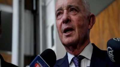 Eski Kolombiya Cumhurbaşkanı Uribe, rüşvetten suçlu bulundu. Kolombiya siyasetinde sarsıcı