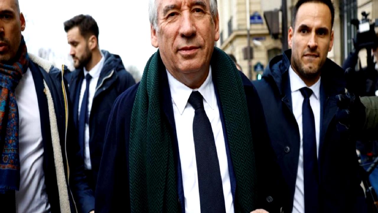 Fransa'da tatil günleri ve hükümet krizi üzerine Bayrou'nun önerileri ve