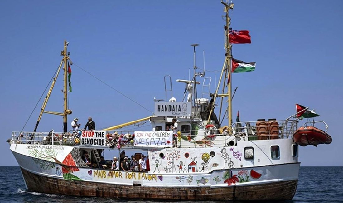 Gazze’ye yardıma giden Hanzala gemisine İsrail müdahale etti İsrail, Gazze'ye yardım götüren Hanzala gemisine müdahale etti. Olayın detayları