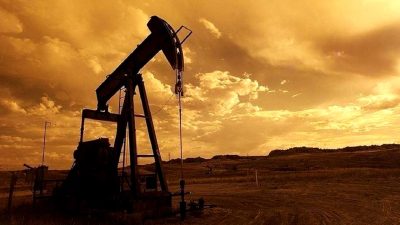 Fed kararları beklenirken petrol fiyatları yükselişin ardından geriledi.