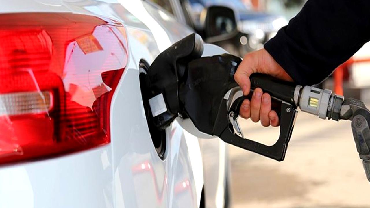 Türkiye'de güncel akaryakıt fiyatlarını öğrenin. Benzinden motorine kadar tüm yakıt