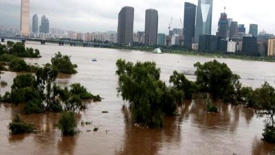 Güney Kore'de şiddetli yağışlar felakete neden oldu: Sel baskınları, can