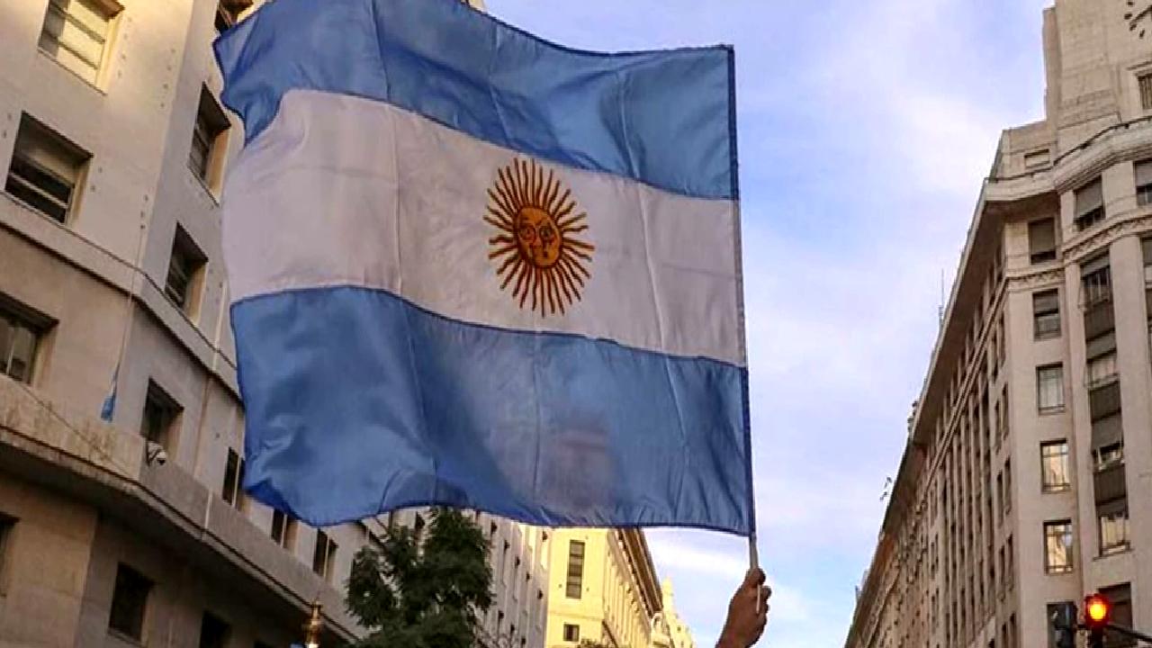 IMF ve Arjantin'in kredi programı gelişmelerini kapsayan detaylı bir inceleme: