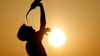 Irak'ta aşırı sıcaklar nedeniyle 7 kentte resmi tatil ilan edildi.