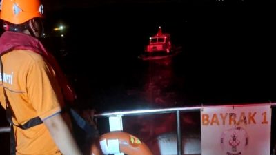 İstanbul Boğazı'nda gerçekleştirilen tekne kurtarma operasyonunun heyecan dolu detayları ve