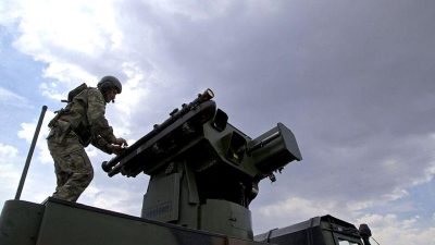 Küresel güvenlik gelişmeleri ve savunma sanayi hisseleri üzerindeki etkileri keşfedin.