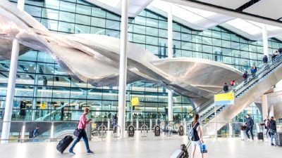 Londra hava sahası kapatıldı: Kötü hava şartları nedeniyle uçuşlar iptal