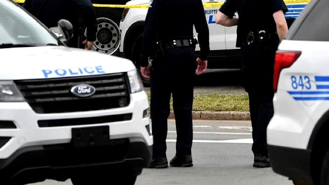 Los Angeles'ta bir aracın kalabalığa daldığı korkunç olay. Detaylar için