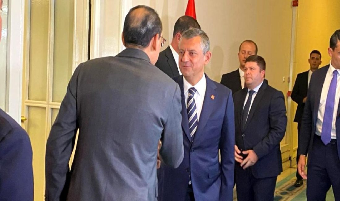 MİT Başkanı İbrahim Kalın, CHP Lideri Özgür Özel'i ziyaret etti.