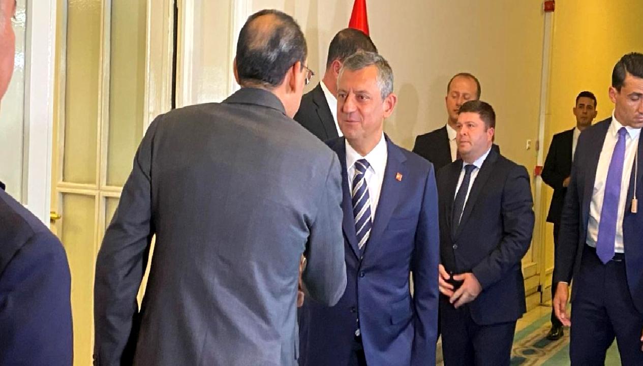 MİT Başkanı İbrahim Kalın, CHP Lideri Özgür Özel'i ziyaret etti.