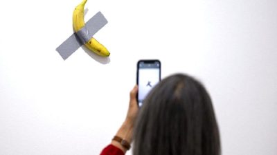 Muzlu sanat eserinin yenilme vakaları ve tepkileri keşfedin. Komik olaylar