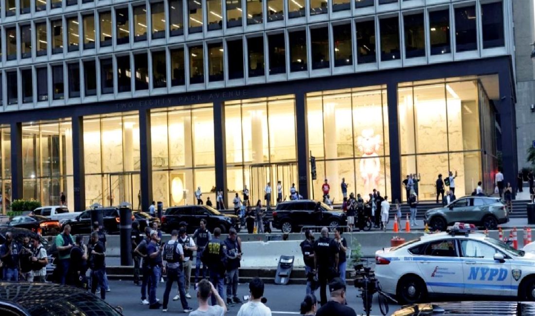 New York'ta gökdelene düzenlenen silahlı baskında 1 polis ve 3
