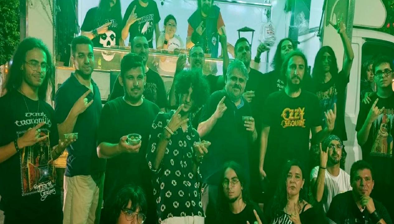 Ozzy Osbourne anısına Adana'da lokma dağıtıldı. Rock efsanesini anma etkinliğinden