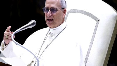 Papa, Gazze ve Suriye'deki durumu endişeyle takip ettiğini açıkladı.