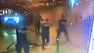 Polis 'dur' ihtarını dinlemeyen şüpheli, pompalı tüfekle ateş açtı. Olayın