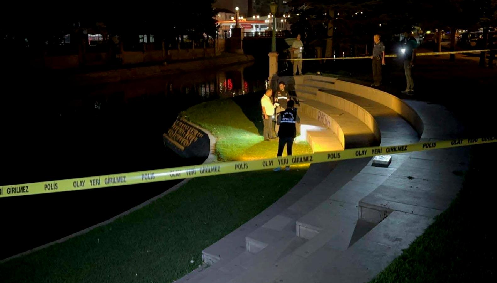 Porsuk Çayı kenarında aniden fenalaşan kişilerden biri hayatını kaybetti. Olayın