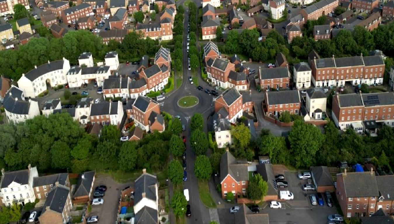 Sihirli Kavşak'ı keşfedin ve Tesla'nın otonom sürüş teknolojisindeki inanılmaz başarılarını