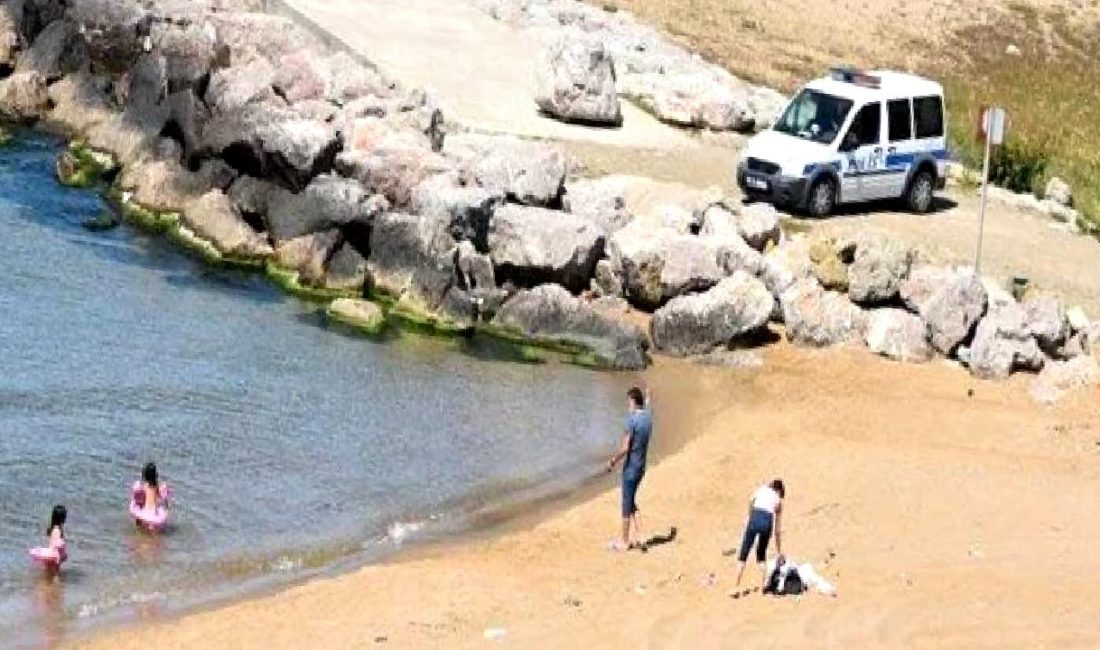 Sinop’ta Olumsuz Hava Koşulları Nedeniyle Deniz Girişleri Yasaklandı Sinop'ta olumsuz hava koşulları nedeniyle deniz girişleri geçici olarak yasaklandı.