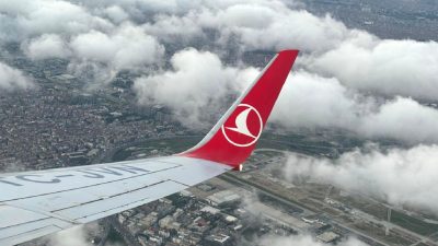 THY uçağında duman alarmı sebebiyle yolcular tahliye edildi. Olayın detayları