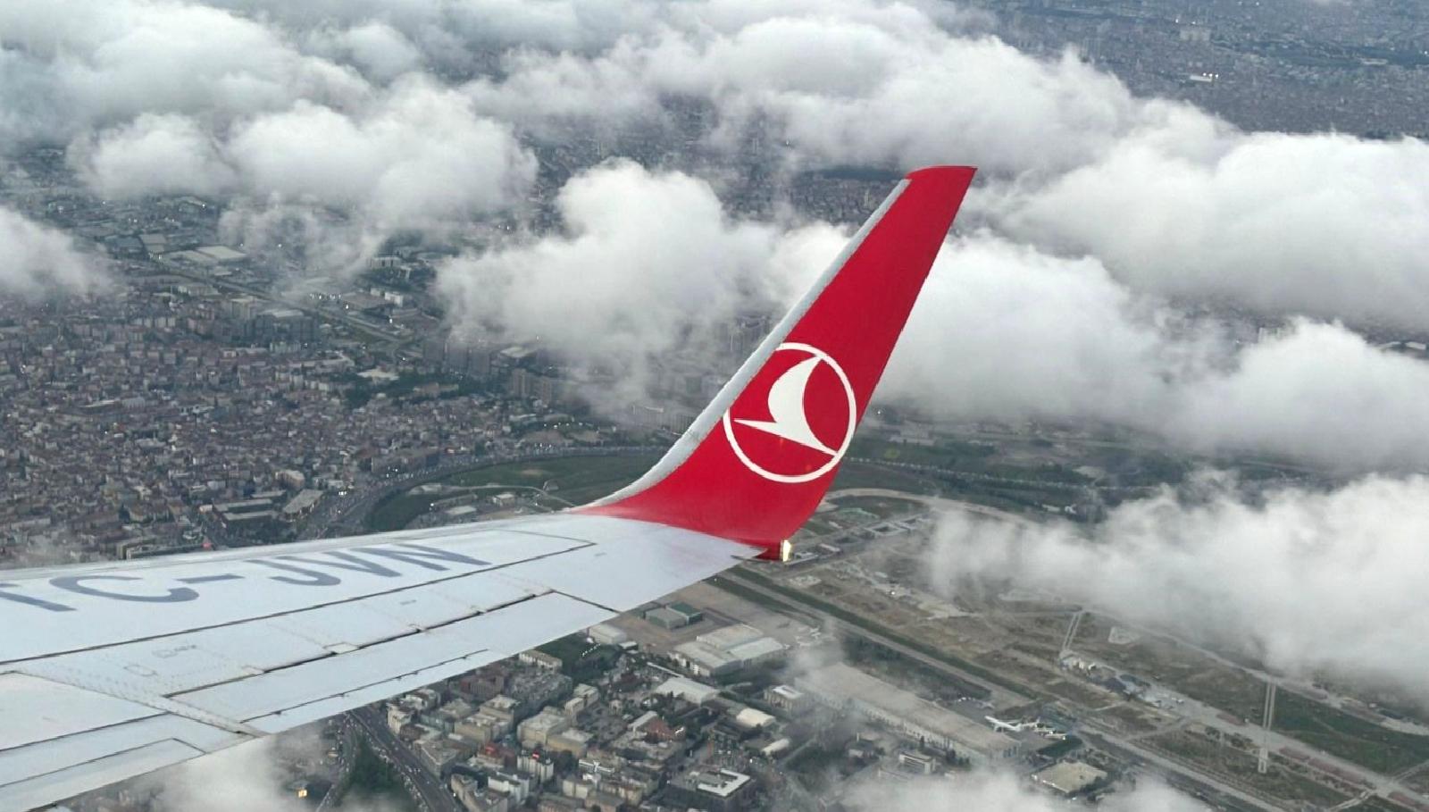 THY uçağında duman alarmı sebebiyle yolcular tahliye edildi. Olayın detayları