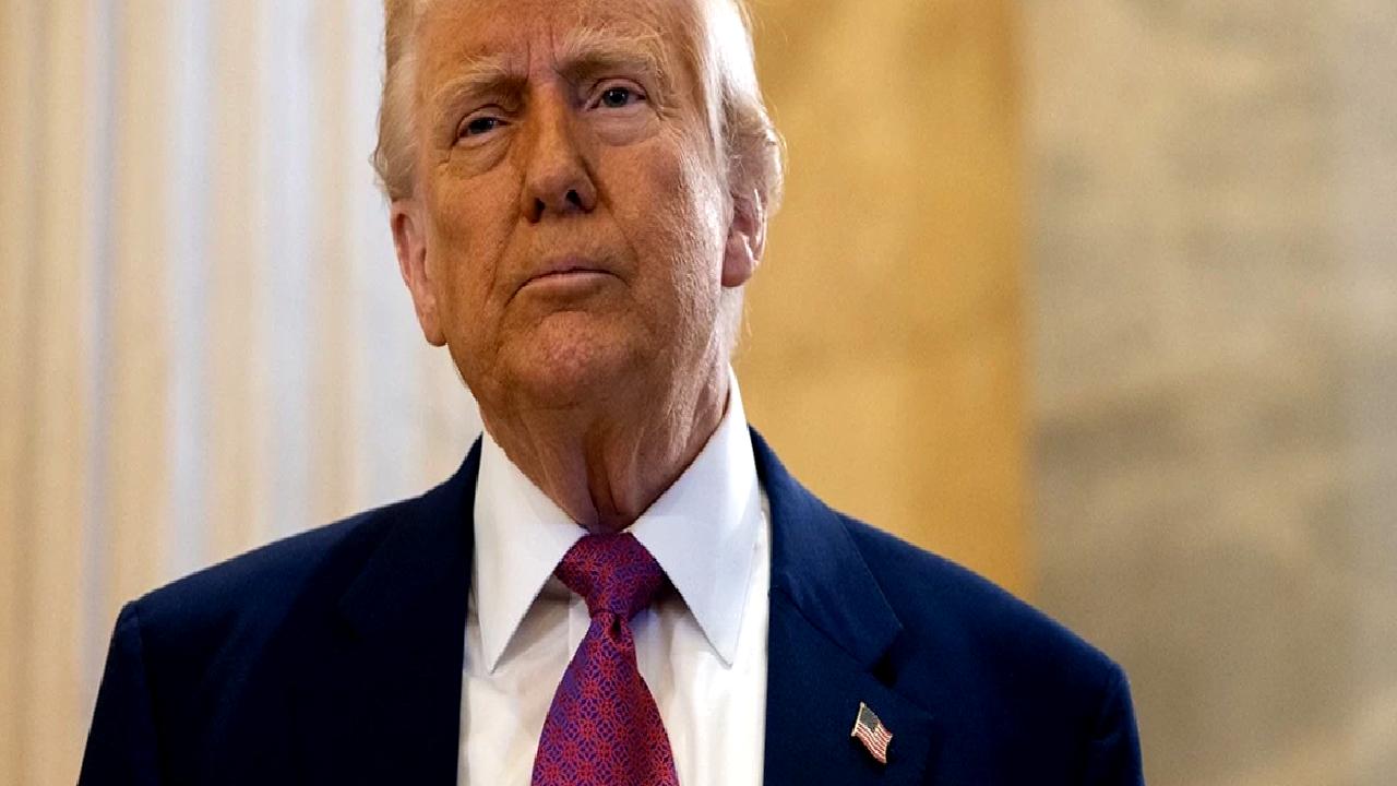 Trump'ın federal harcama kesintilerinin ekonomiye ve topluma etkilerini keşfedin. Detaylı