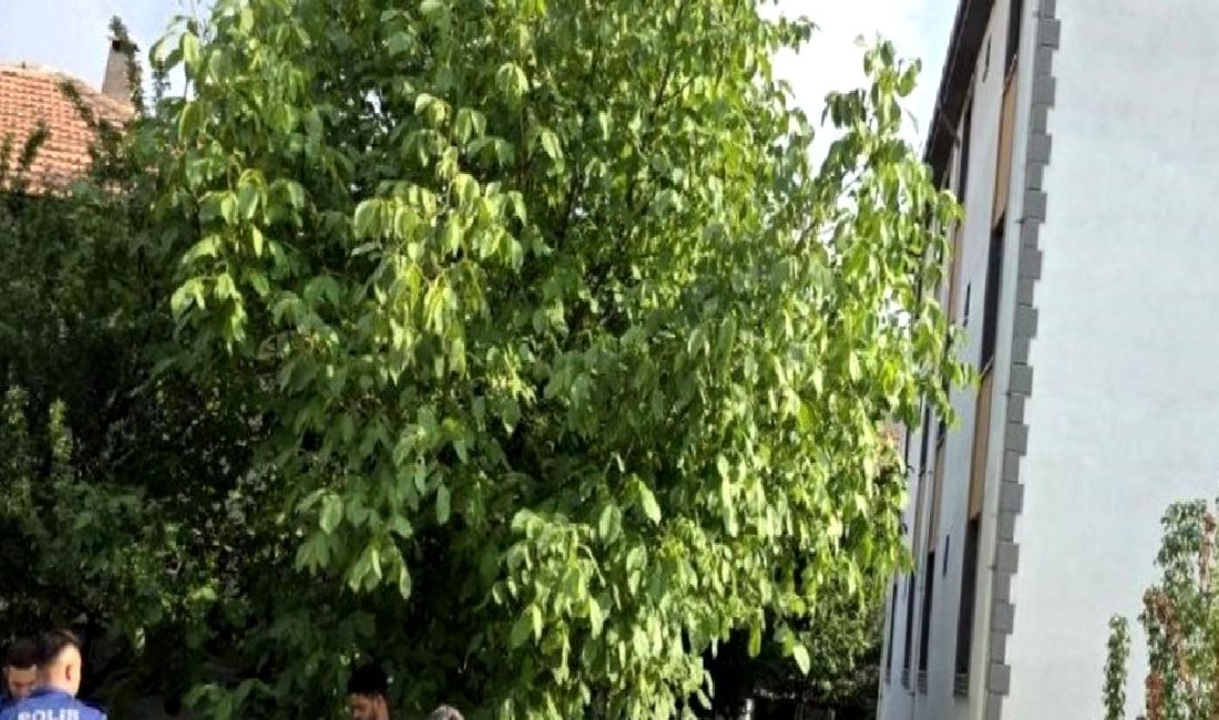 Üçüncü kattan düşen bir kadın ağır yaralandı. Olayın detayları için