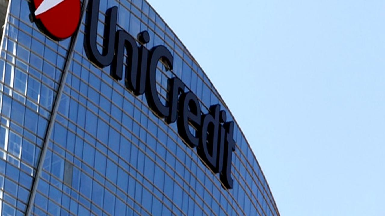 UniCredit'in 2025 finansal hedeflerindeki yükselişi keşfedin. Bankanın büyüme stratejileri ve