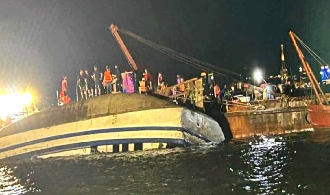 Vietnam’da Fırtına Sonucu Tekne Faciası Vietnam'da şiddetli fırtına nedeniyle tekne faciası yaşandı. Çok sayıda kayıp