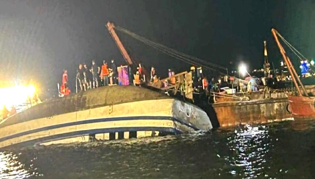 Vietnam’da Fırtına Sonucu Tekne Faciası Vietnam'da şiddetli fırtına nedeniyle tekne faciası yaşandı. Çok sayıda kayıp