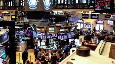 Yatırımcılar, son ticaret gelişmelerini değerlendirerek piyasa trendlerini ve etkilerini analiz